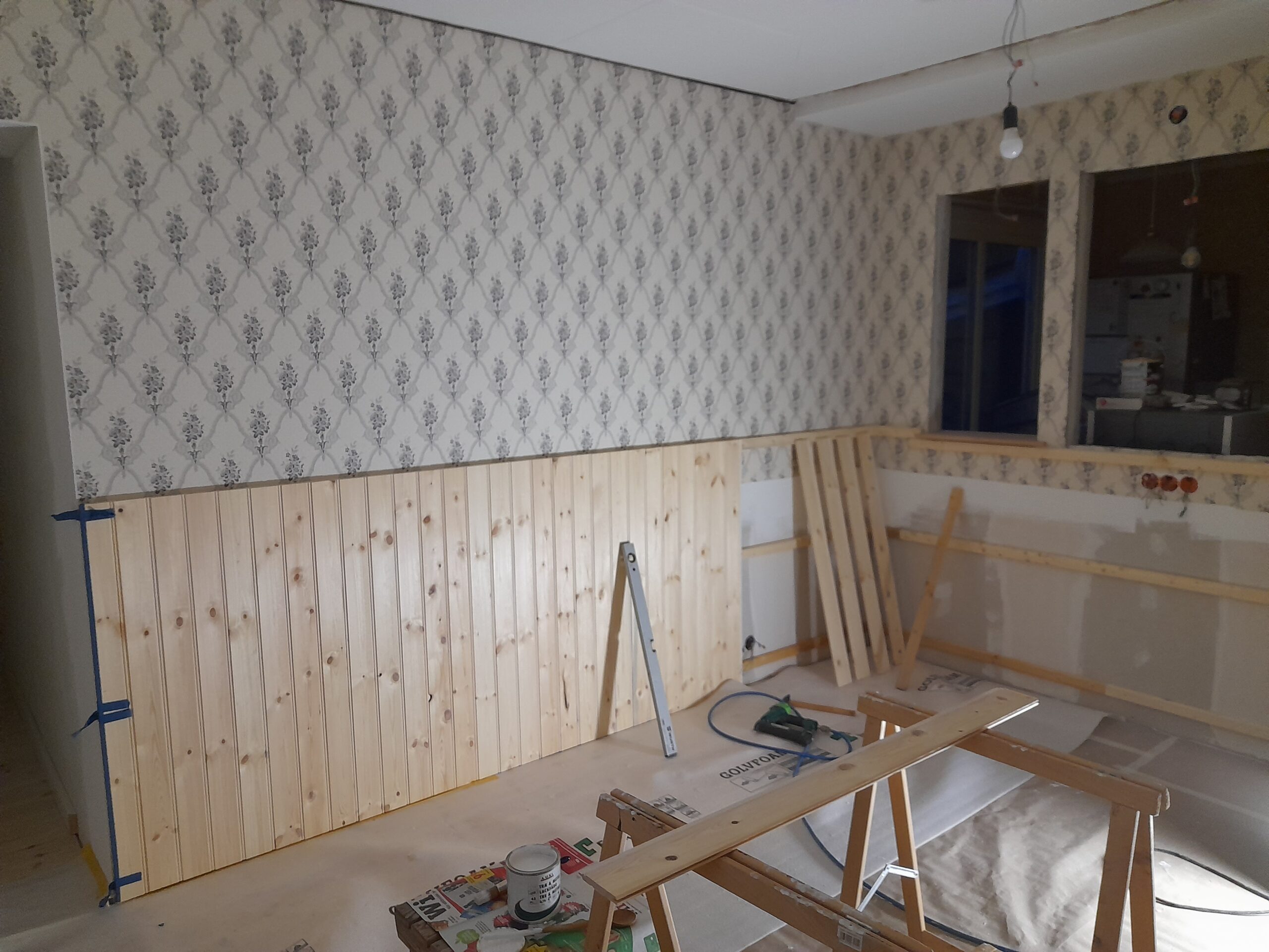 wood-panelling-preparation-and-wallpapering-osbytsm